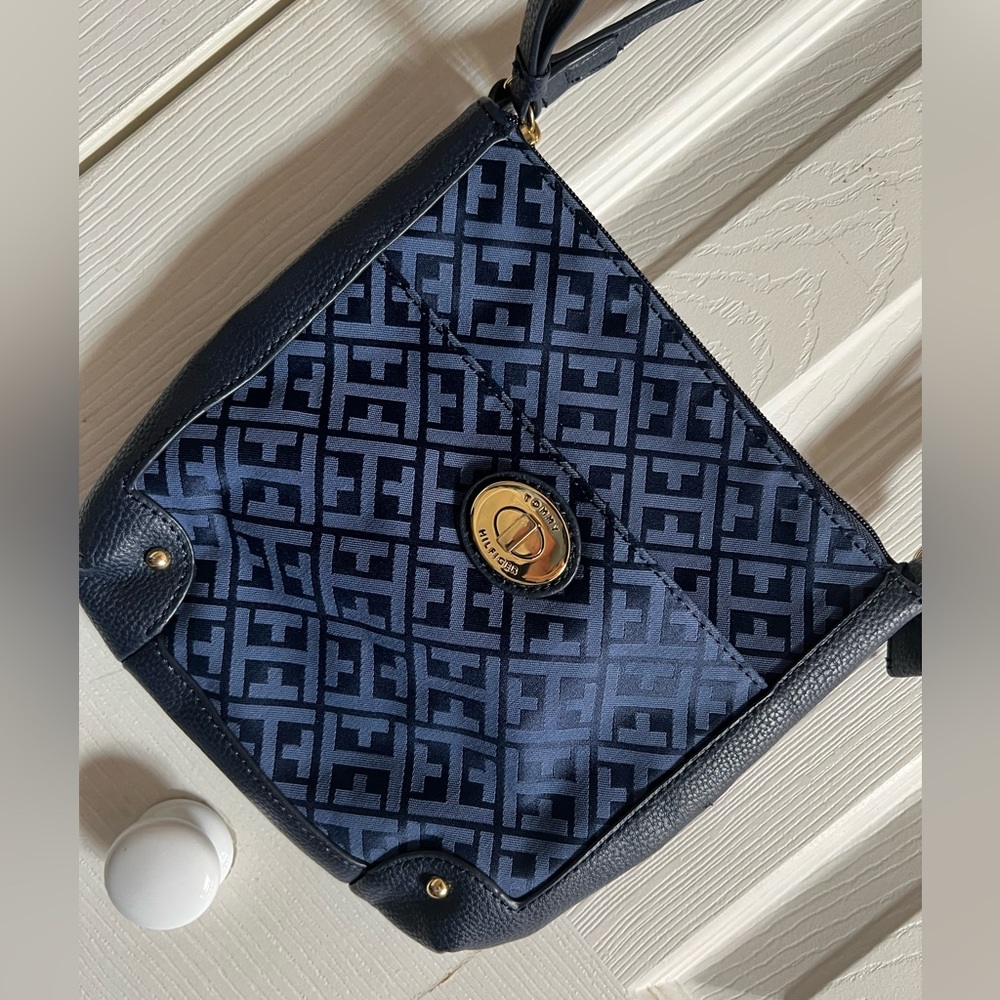Tommy Hilfiger bag
